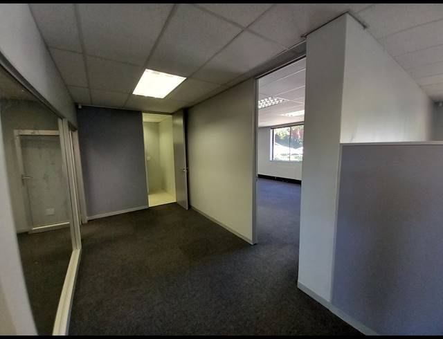 297M² OFFICE TO LET IN BRYANSTON